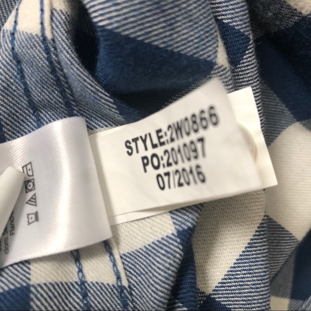 Vineyard Vines Women’s Button Down Collared Shirt - image 8